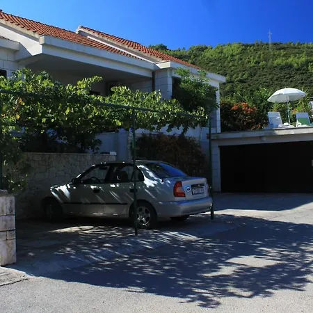 With Parking Spaces Zrnovska Banja, Korcula - 9226 Zrnovo