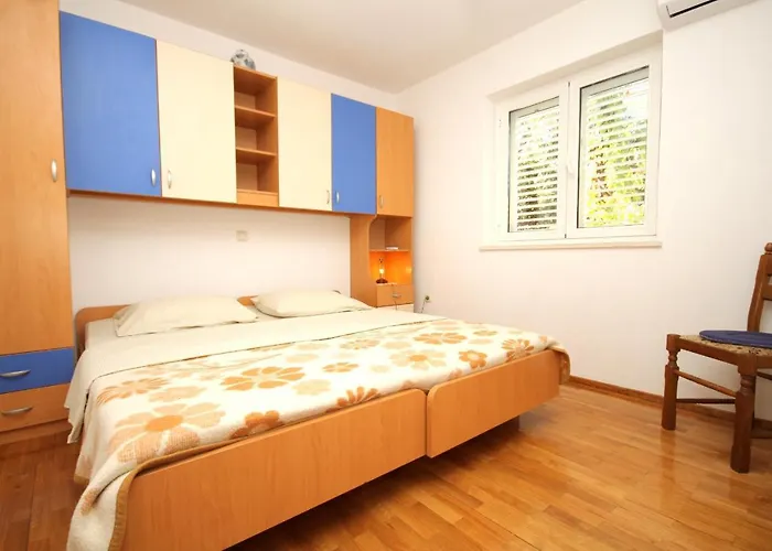 With Parking Spaces Zrnovska Banja, Korcula - 9226 * Žrnovo