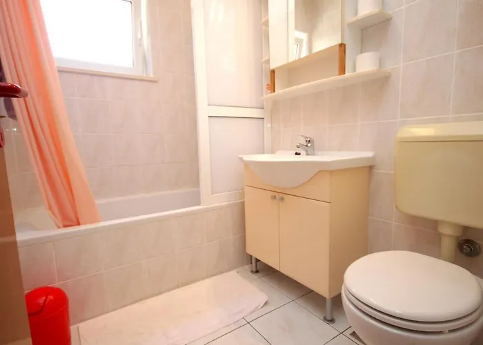 With Parking Spaces Zrnovska Banja, Korcula - 9226 *