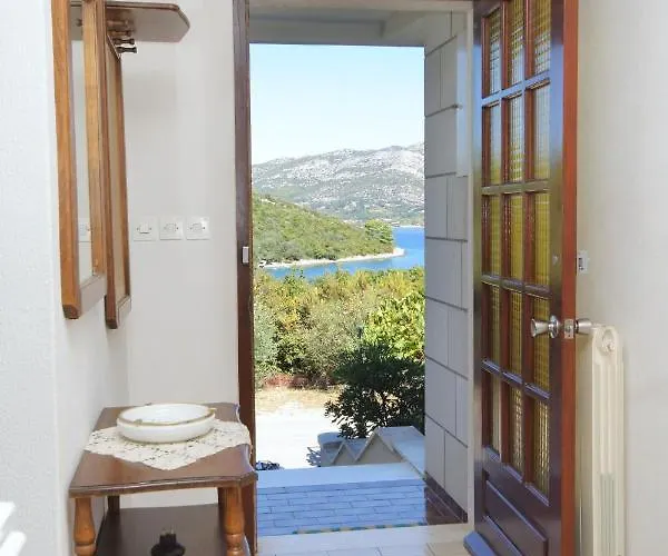 Apartment With Parking Spaces Zrnovska Banja, Korcula - 9226 *