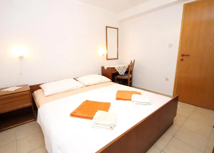 Apartment With Parking Spaces Zrnovska Banja, Korcula - 9226