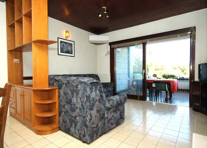 With Parking Spaces Zrnovska Banja, Korcula - 9226 Žrnovo